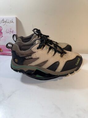 Timberland Beige and Black Low-Top Trail Sneakers with Mint Trim - Women’s 6.5